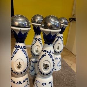 Ceramics Clase Azul Tequila Reposado bottle 750 mL white blue hand painted